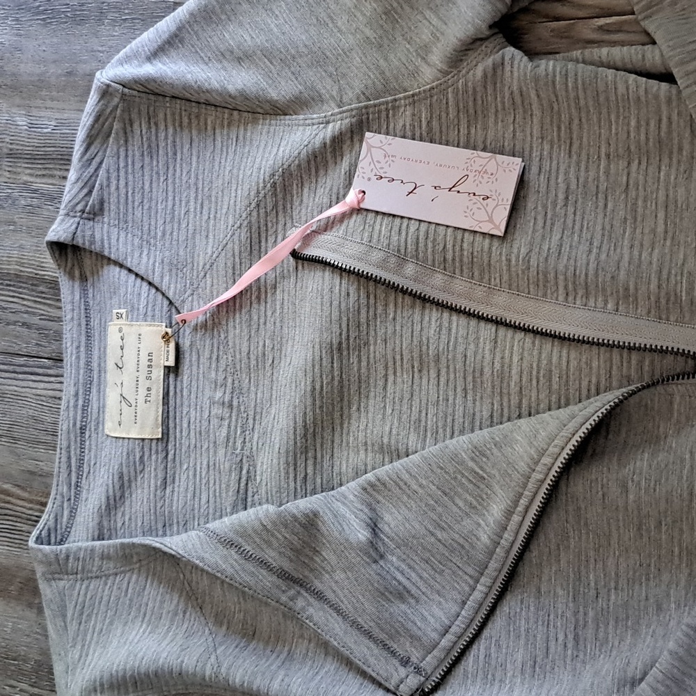 Evys Tree New - image 3